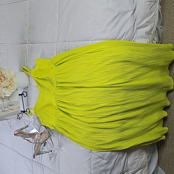 Torrid Maxi Sleeveless V-Neck Adjustable Spaghetti Straps Neon Green Dress. - Picture 8 of 16